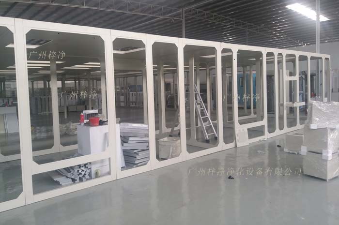 大型裝配式潔凈棚四周?chē)袡C(jī)玻璃密封,防止空氣對(duì)流。