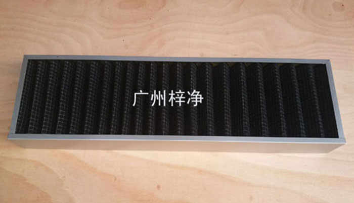 活性碳過濾器廣泛用于化學、制藥、食品、娛樂場所、需要凈化空氣的場所， 有害氣體如苯、甲醛、氨氣等的吸附脫除 溶劑的回收 ，采用活性炭氈比表面積大，吸附能力強，迅速處理各種有害氣體, 有效潔凈空氣對氣味的控制。